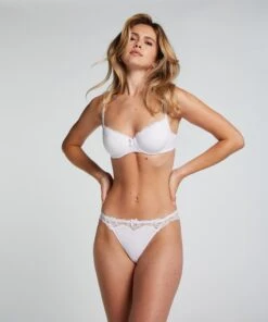 String Mit Spitze Secret Lace