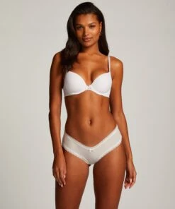 Brazilian In V-Form London