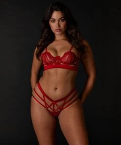 Hoher Brazilian Mitzy Mit Offenem Schritt