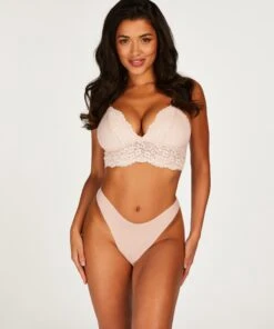 Hoch Ausgeschnittener String Invisible