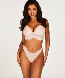 Hoch Ausgeschnittener String Invisible