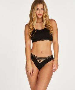 Brazilian Mit Hohem Beinausschnitt Mina