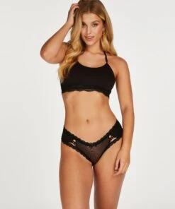 V-Shape-Brazilian Kyla