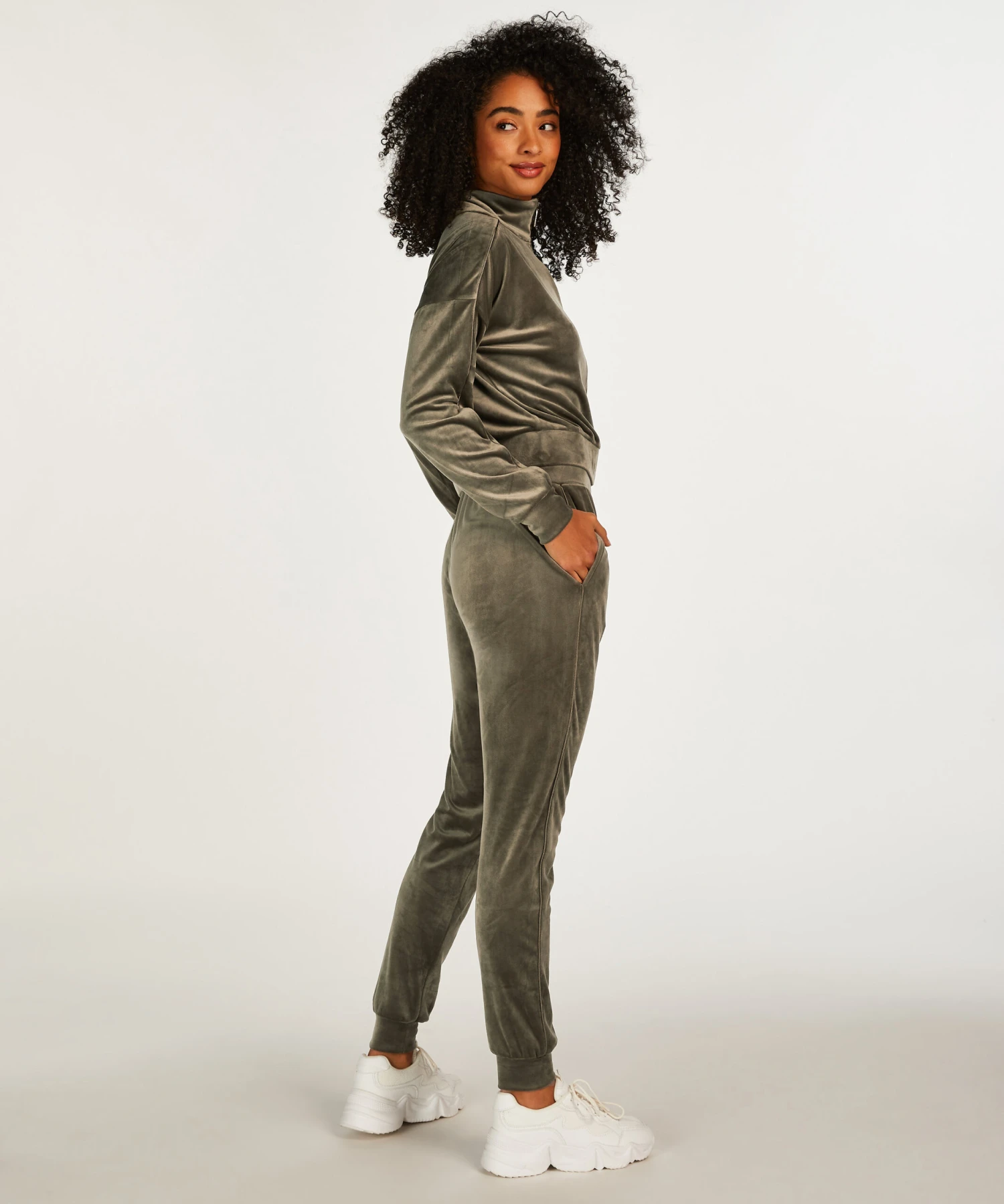 Petite Jogginghose Velours 5 Petite Jogginghose Velours – Bild 3