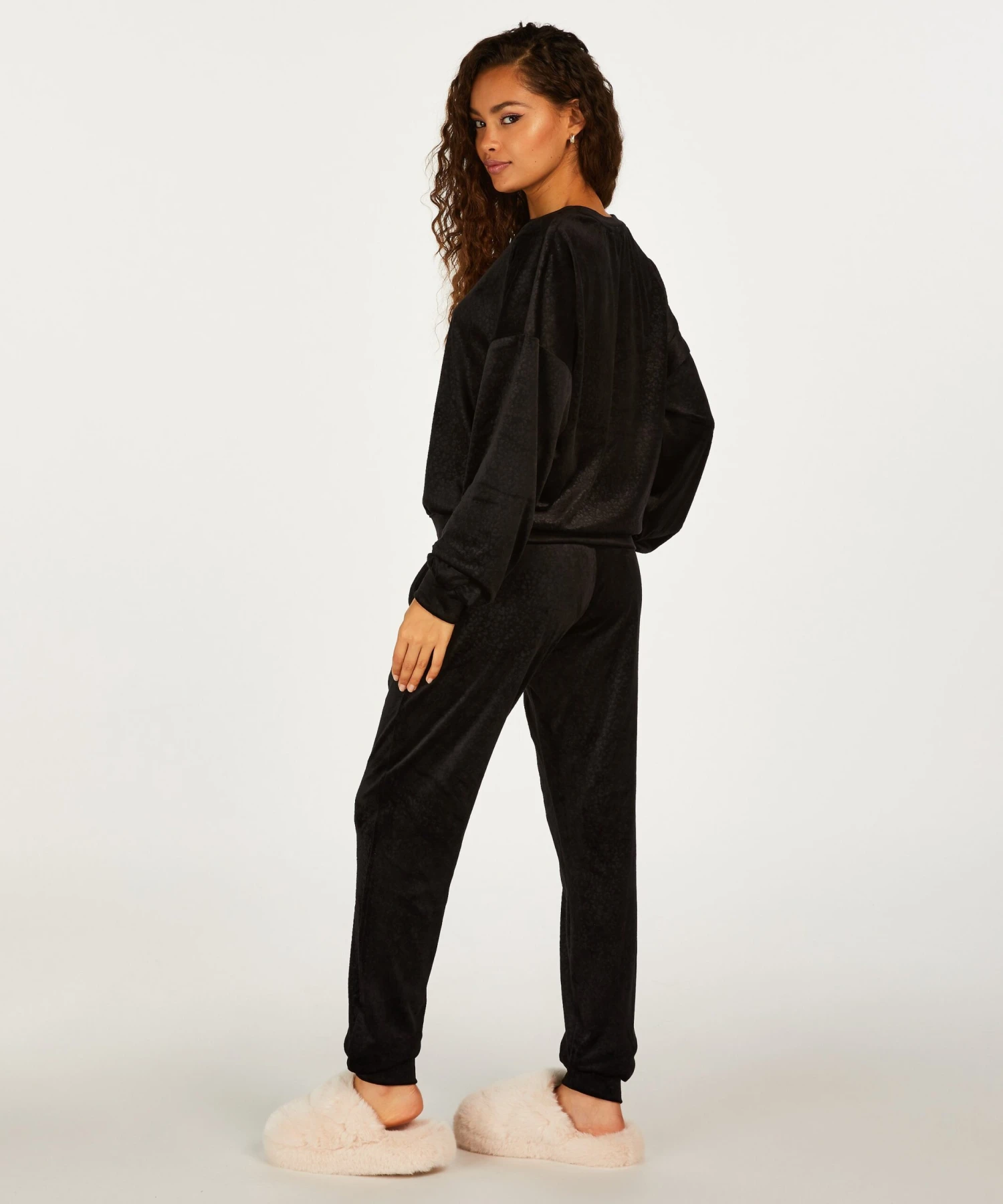 Tall Jogginghose Aus Velours 6 Tall Jogginghose Aus Velours – Bild 4