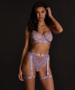 Hochgeschnittener String Aurelia